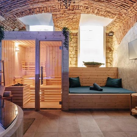 Sauna Central Прага Екстериор снимка
